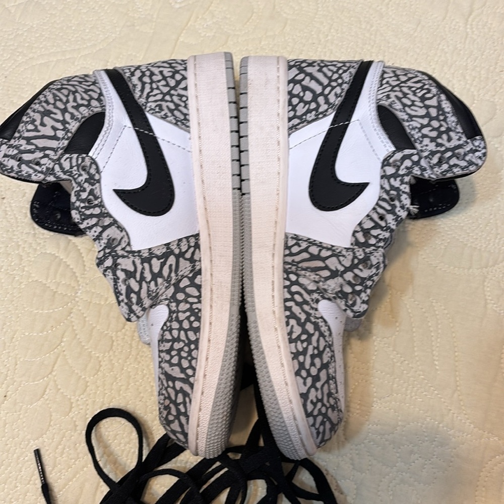 Nike - Picture 2 of 4